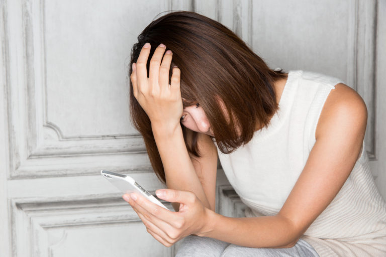 出会い系アプリとトラブル事情