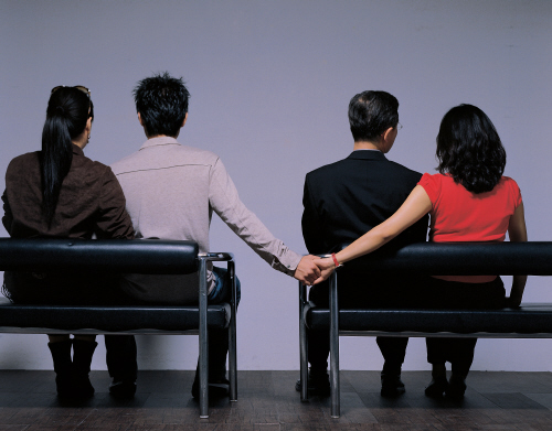 つい最近まで不貞行為は「犯罪」だった?